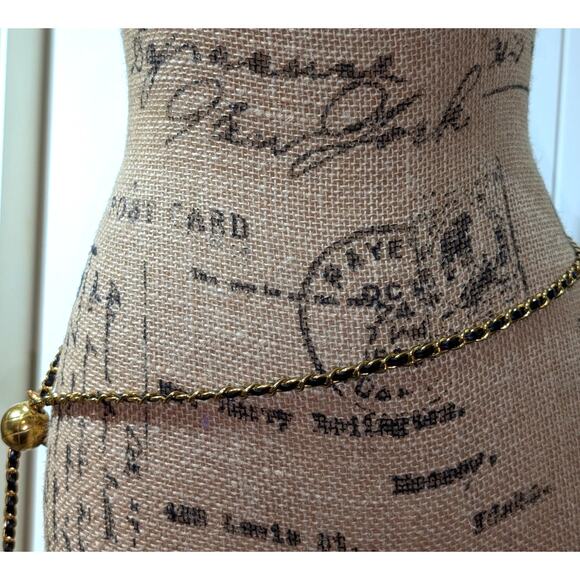 Vintage Black Leather Look Woven Through Gold Tone Chain 46" Belt - Picture 1 of 4